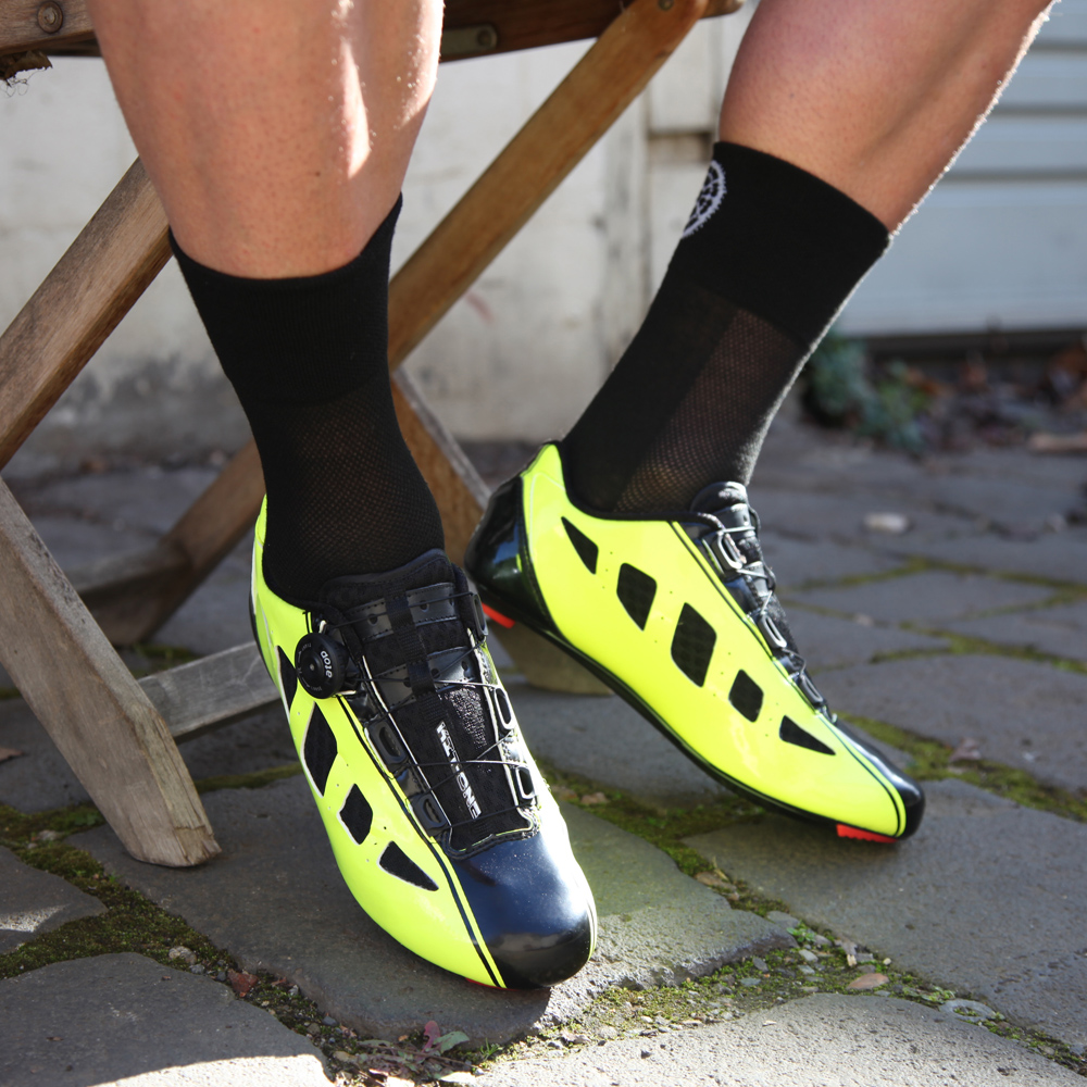 Only one Leader wears yellow jersey!! but shoes??